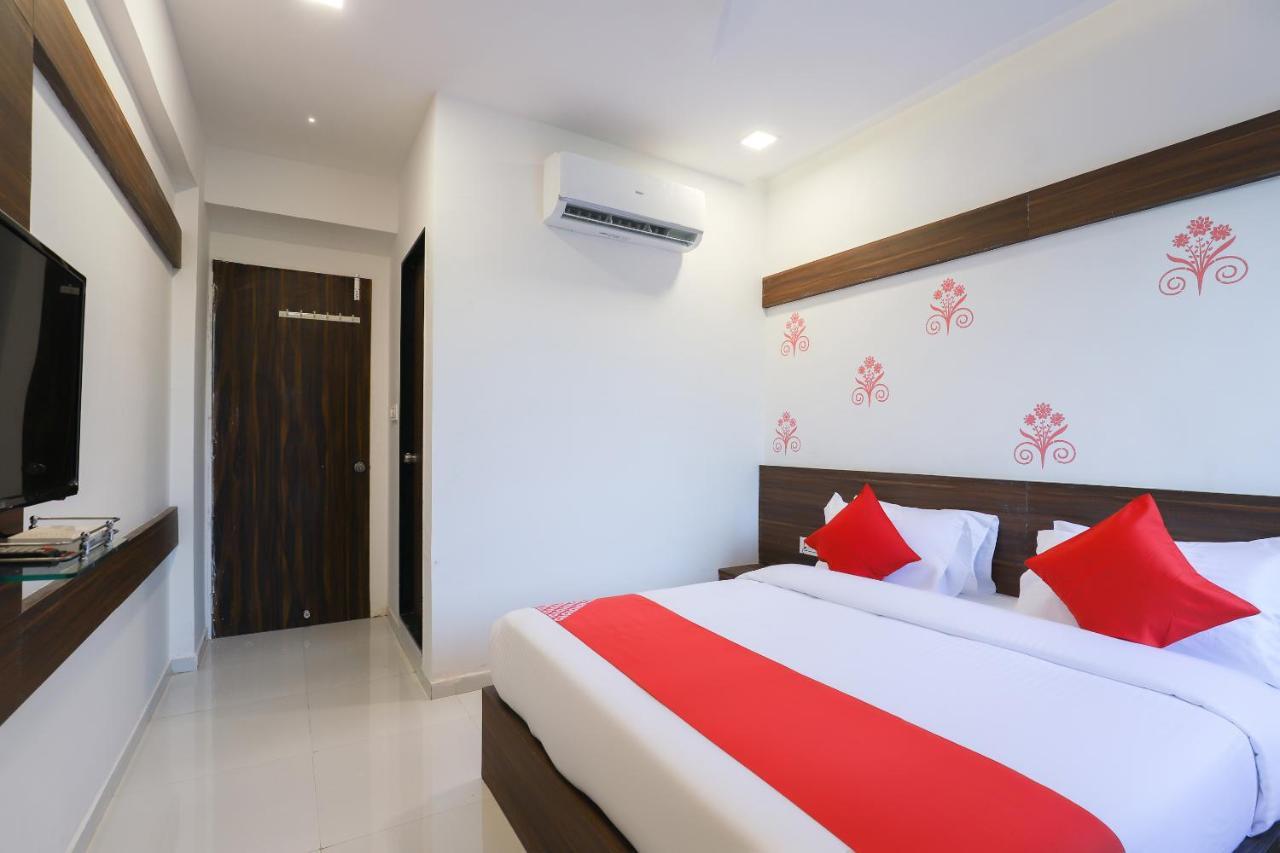 Oyo 49805 The Midway Sky Hotel Gandhinagar Ngoại thất bức ảnh